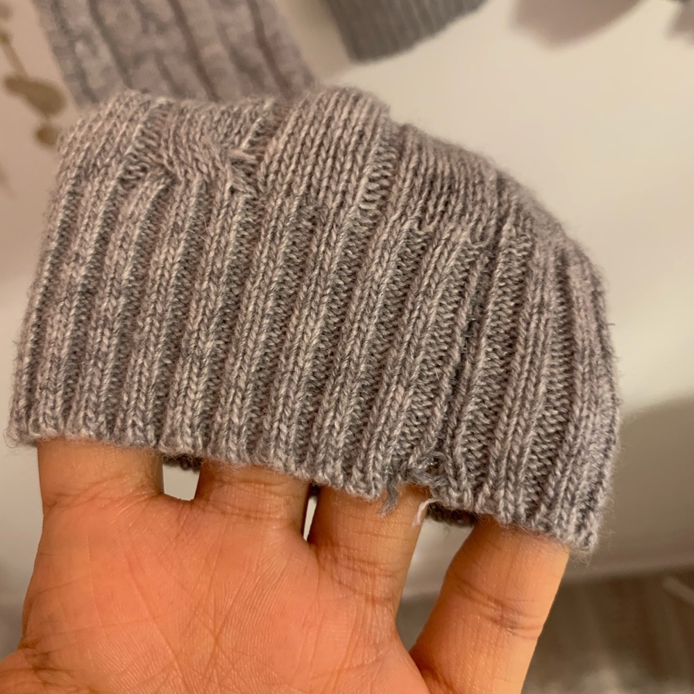 ⭐️BRANDY MELVILLE GREY KNITTED SWEATER - Picture 4 of 12